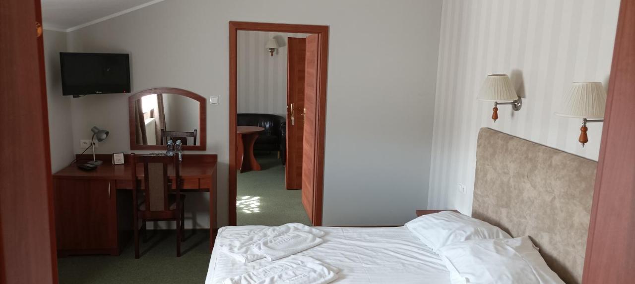Hotel Przylesie Sierosław Dış mekan fotoğraf