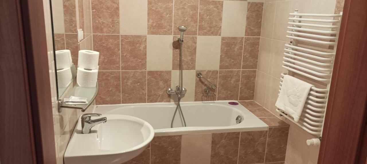 Hotel Przylesie Sierosław Dış mekan fotoğraf